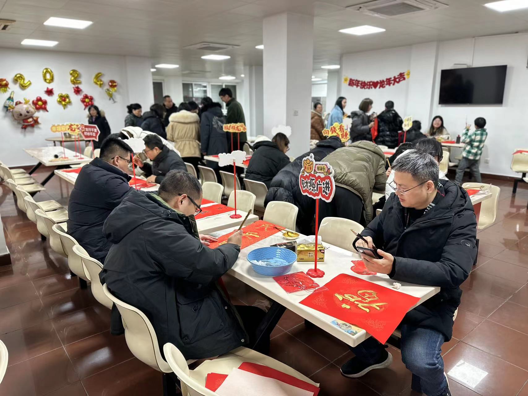 “迎春接福，共慶佳節(jié)”包餃子、寫(xiě)春聯(lián)活動(dòng)1 (25).jpg